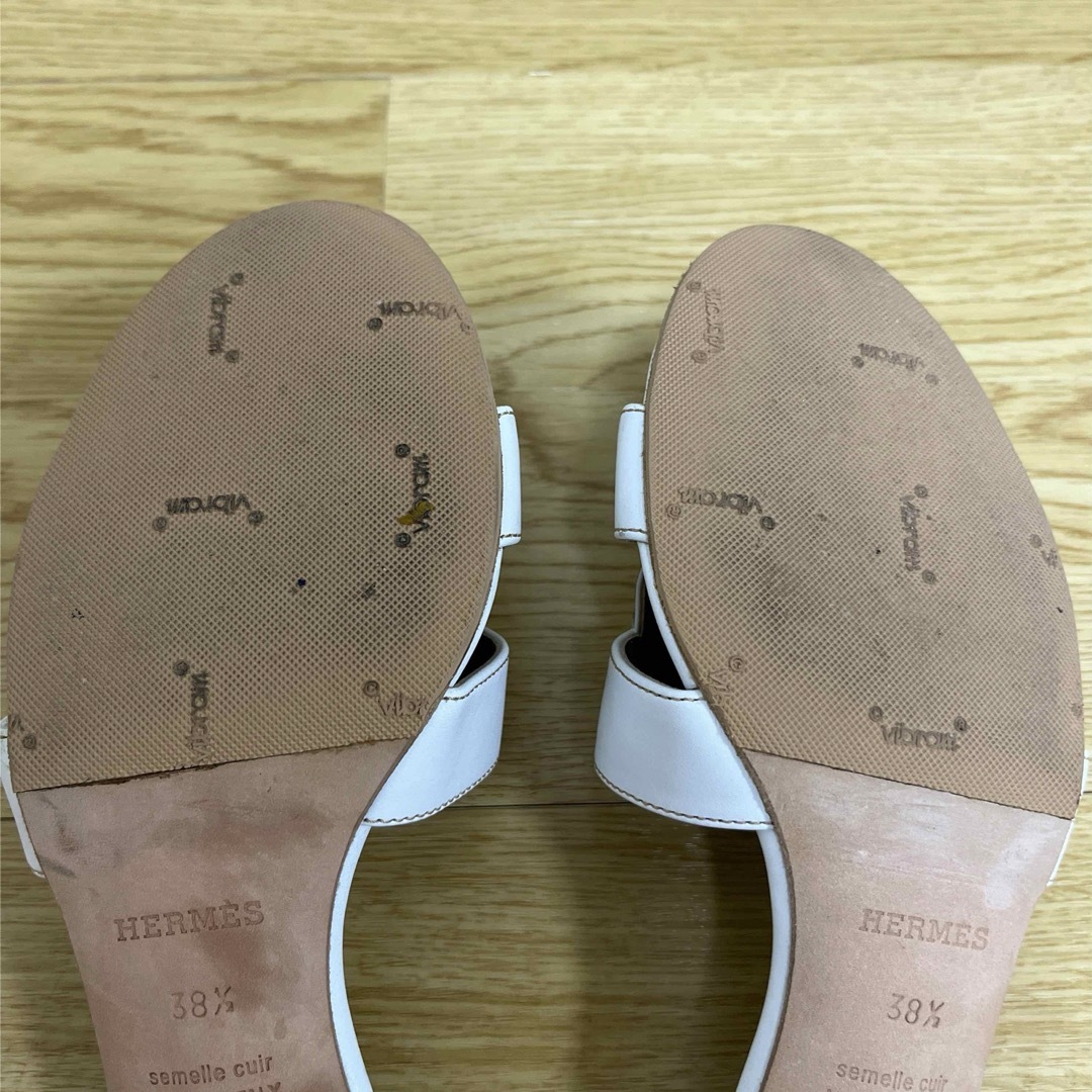 エルメス HERMES レディースサンダル オアジス 38 1/2 白 エルメス HERMES レディースサンダル オアジス 38 1/2 白