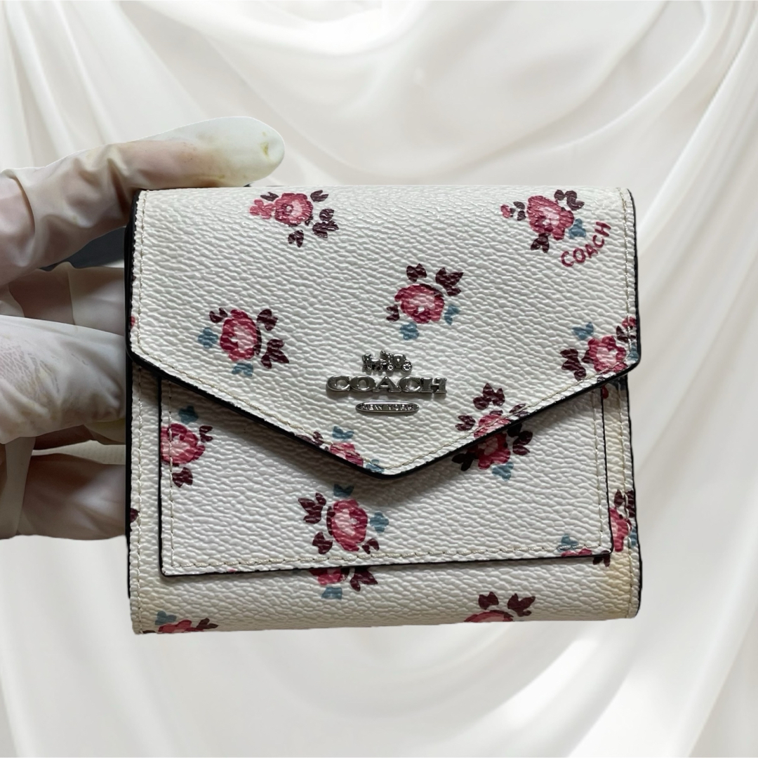 COACH コーチ花柄 甘酸っぱ 三つ折りコンパクト財布 売買された COACH コーチ花柄 甘酸っぱ 三つ折りコンパクト財布 売買された