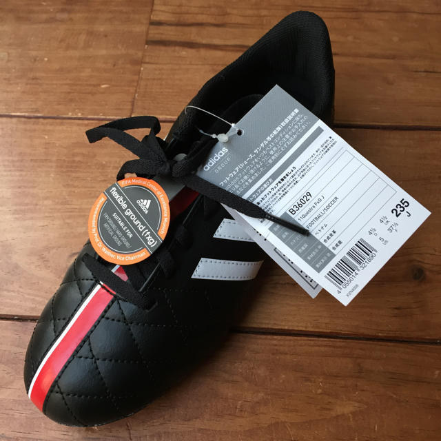 adidas(アディダス)の新品 アディダス サッカーシューズ 23.5センチ 黒 キッズ/ベビー/マタニティのキッズ靴/シューズ(15cm~)(スニーカー)の商品写真