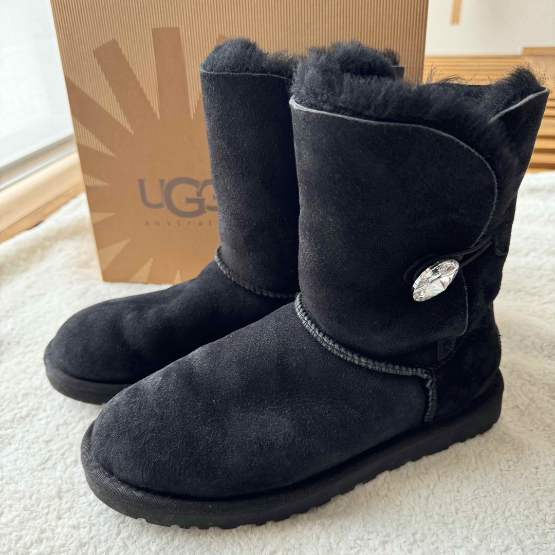 美品!UGGアグ ムートンブーツ スワロフスキー ミドル 美品!UGGアグ ムートンブーツ スワロフスキー ミドル