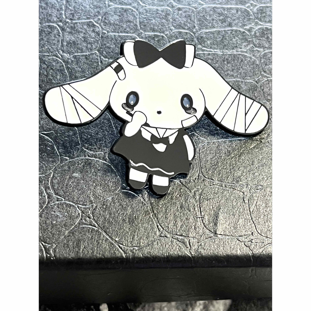 サンリオ(サンリオ)の即購OK! ピンバッジ サンリオ シナモンロール 未使用 即日発送 匿名配送OK エンタメ/ホビーのおもちゃ/ぬいぐるみ(キャラクターグッズ)の商品写真