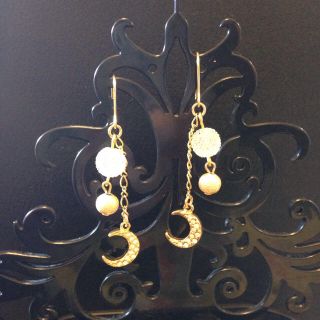 ★ムーン＆クラッシュビーズピアス★(ピアス)