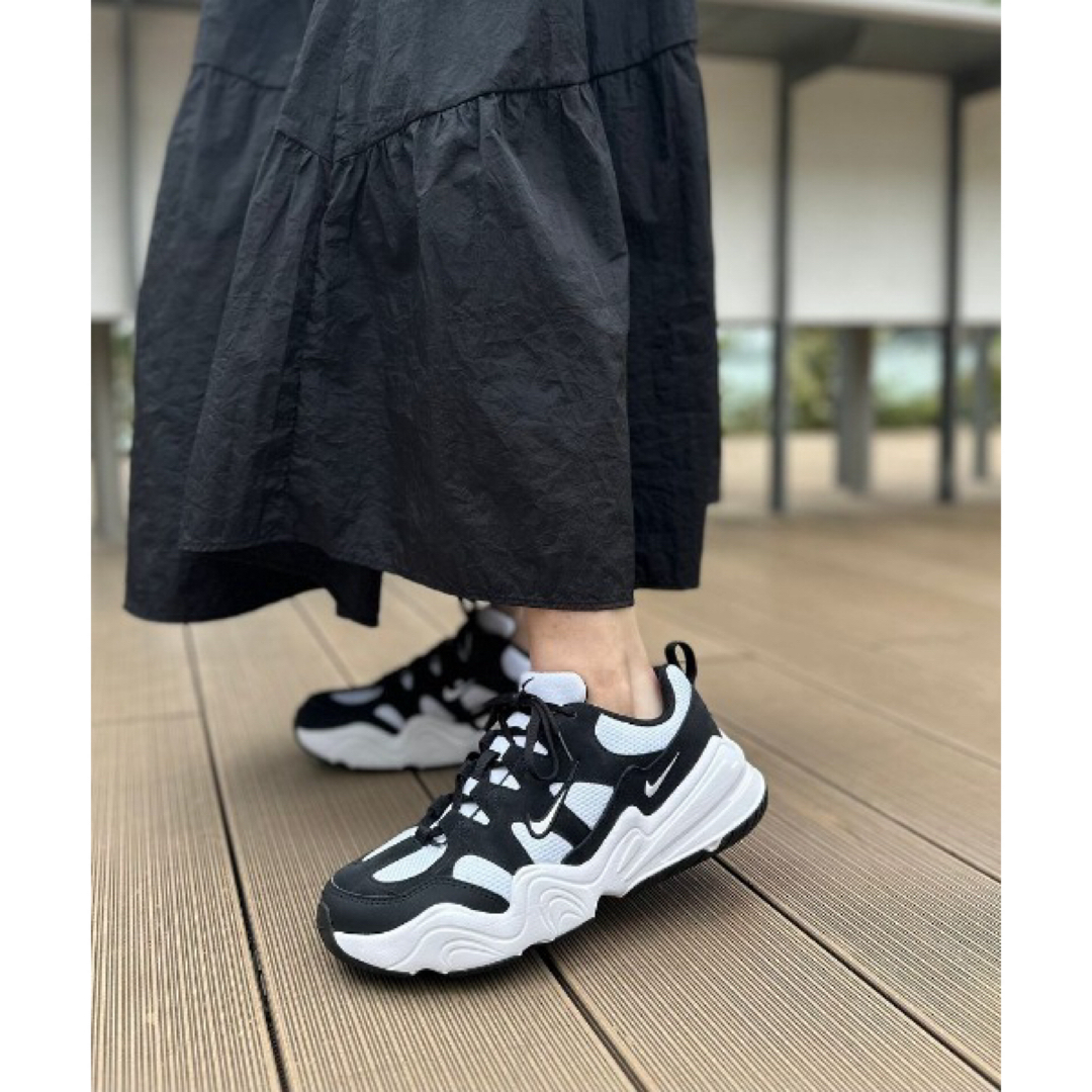 NIKE - 新品☆定価14300円☆NIKE☆テック ヘラ☆運動靴 NIKE - 新品☆定価14300円☆NIKE☆テック ヘラ☆運動靴