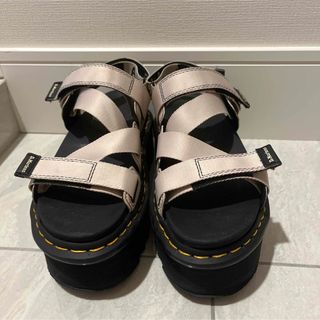 Dr.Martens(サンダル ・ ベージュ系)のフリマアイテム一覧 Dr.Martens(サンダル ・ ベージュ系)のフリマアイテム一覧