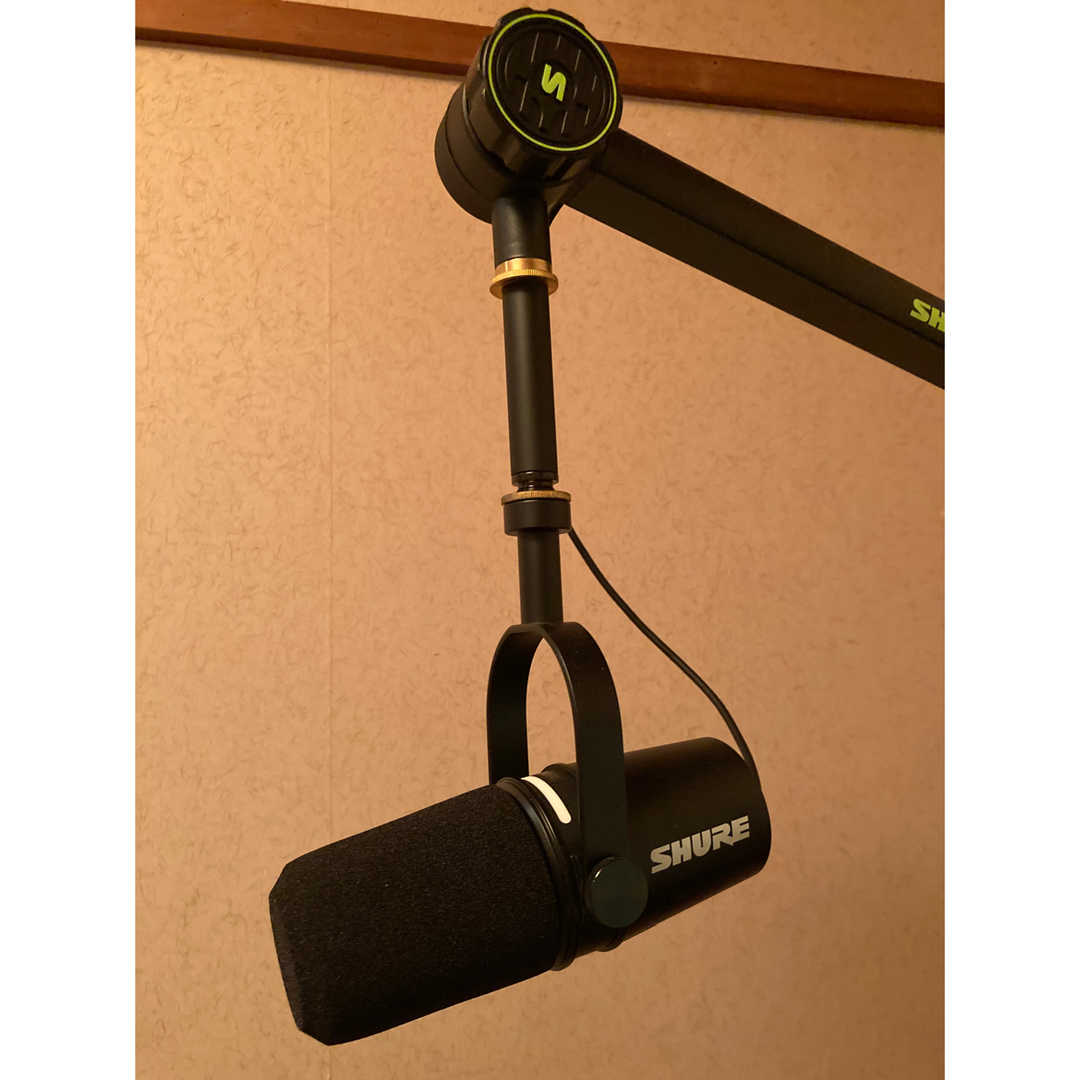 SHURE MV7+ (マイクアームセット) SHURE MV7+ (マイクアームセット)