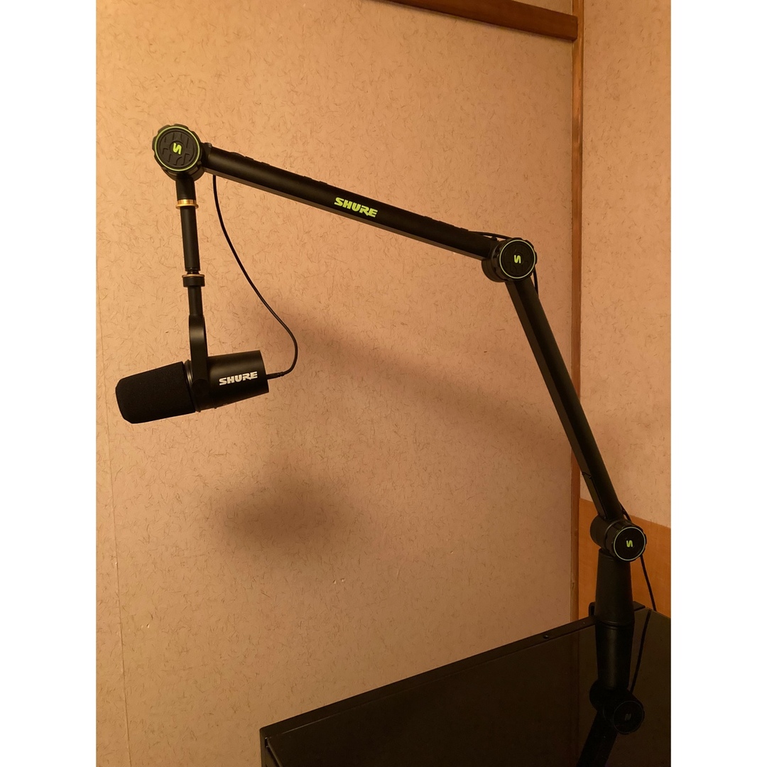 SHURE MV7+ (マイクアームセット) SHURE MV7+ (マイクアームセット)