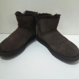 アグ(UGG)のUGG ミニベイリーボタン ダークブラウン 26cm(ブーツ)