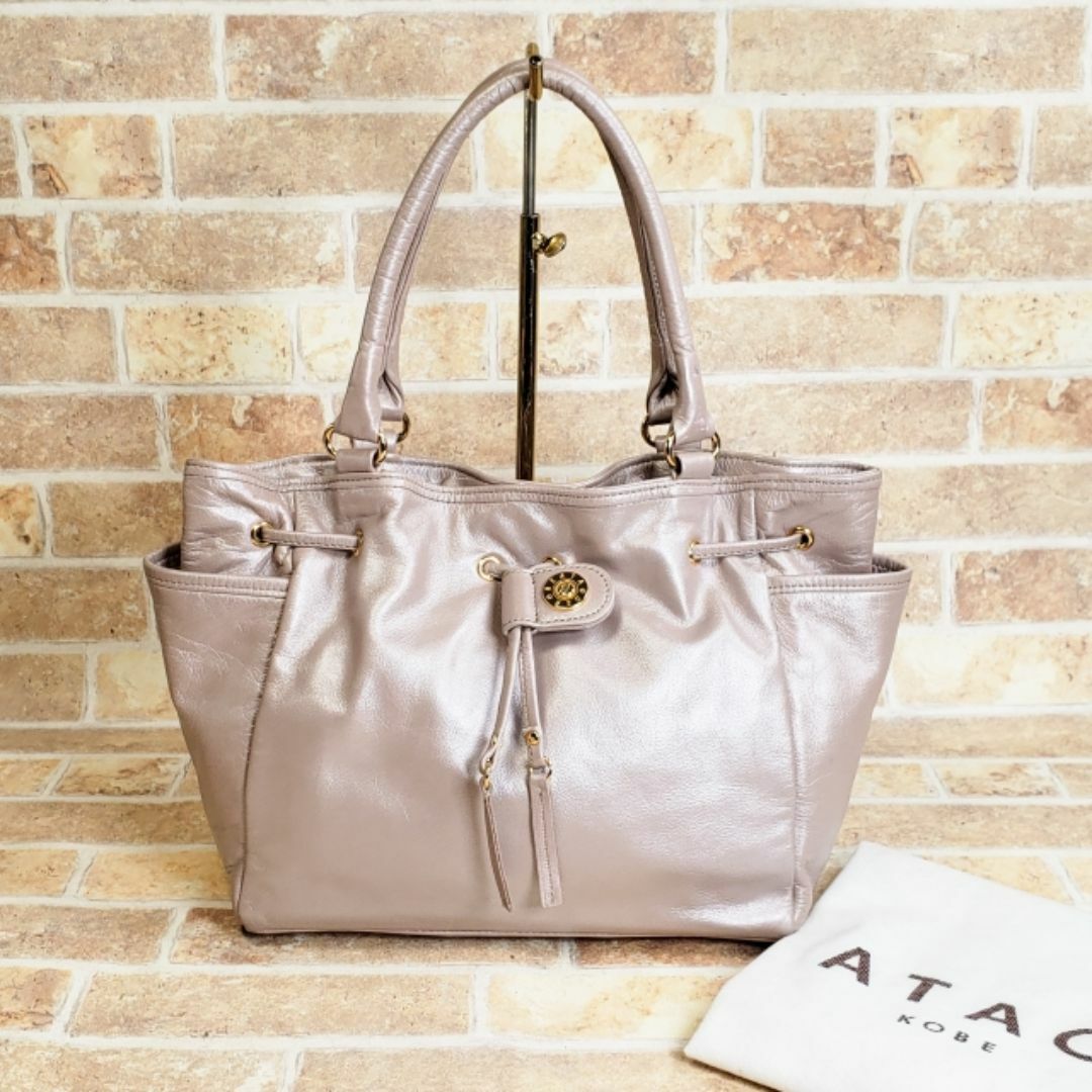 ATAO - アタオ ATAO ☆ レザー 巾着デザイン ハンドバッグ 底鋲 ATAO - アタオ ATAO ☆ レザー 巾着デザイン ハンドバッグ 底鋲