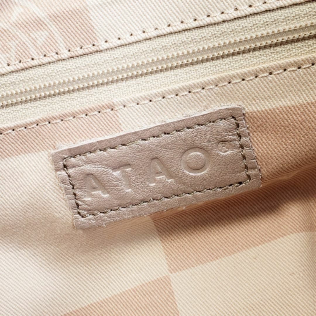 ATAO - アタオ ATAO ☆ レザー 巾着デザイン ハンドバッグ 底鋲 ATAO - アタオ ATAO ☆ レザー 巾着デザイン ハンドバッグ 底鋲