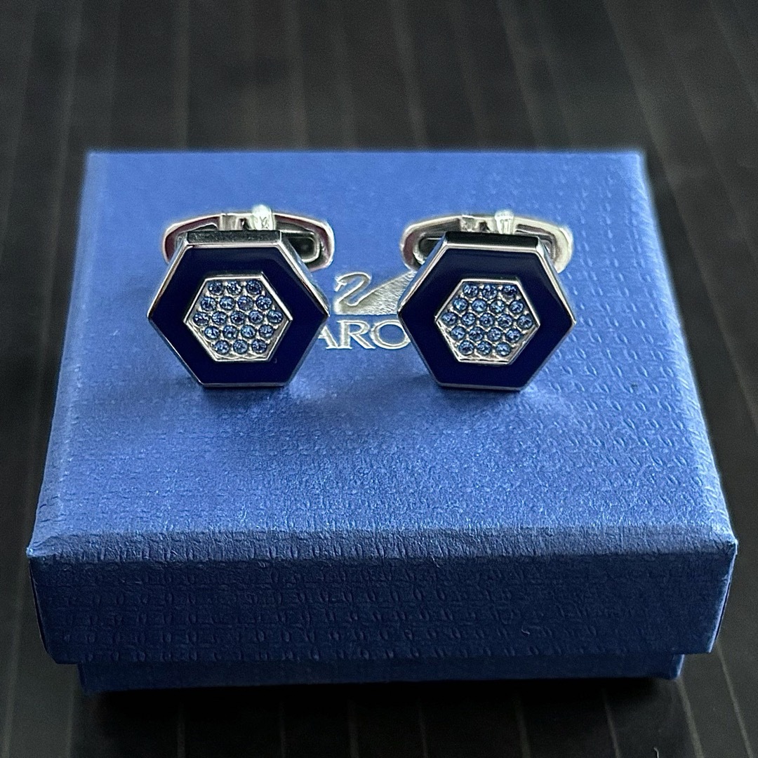 【国内在庫】 SWAROVSKI - 【未使用】 スワロフスキー カフスボタンの通販 by その他