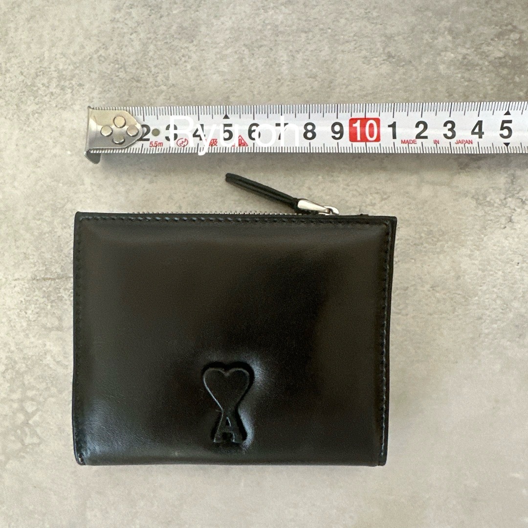 AMI PARIS アミパリス ロゴ シワ加工 二つ折り財布 コンパクトの AMI PARIS アミパリス ロゴ シワ加工 二つ折り財布 コンパクトの