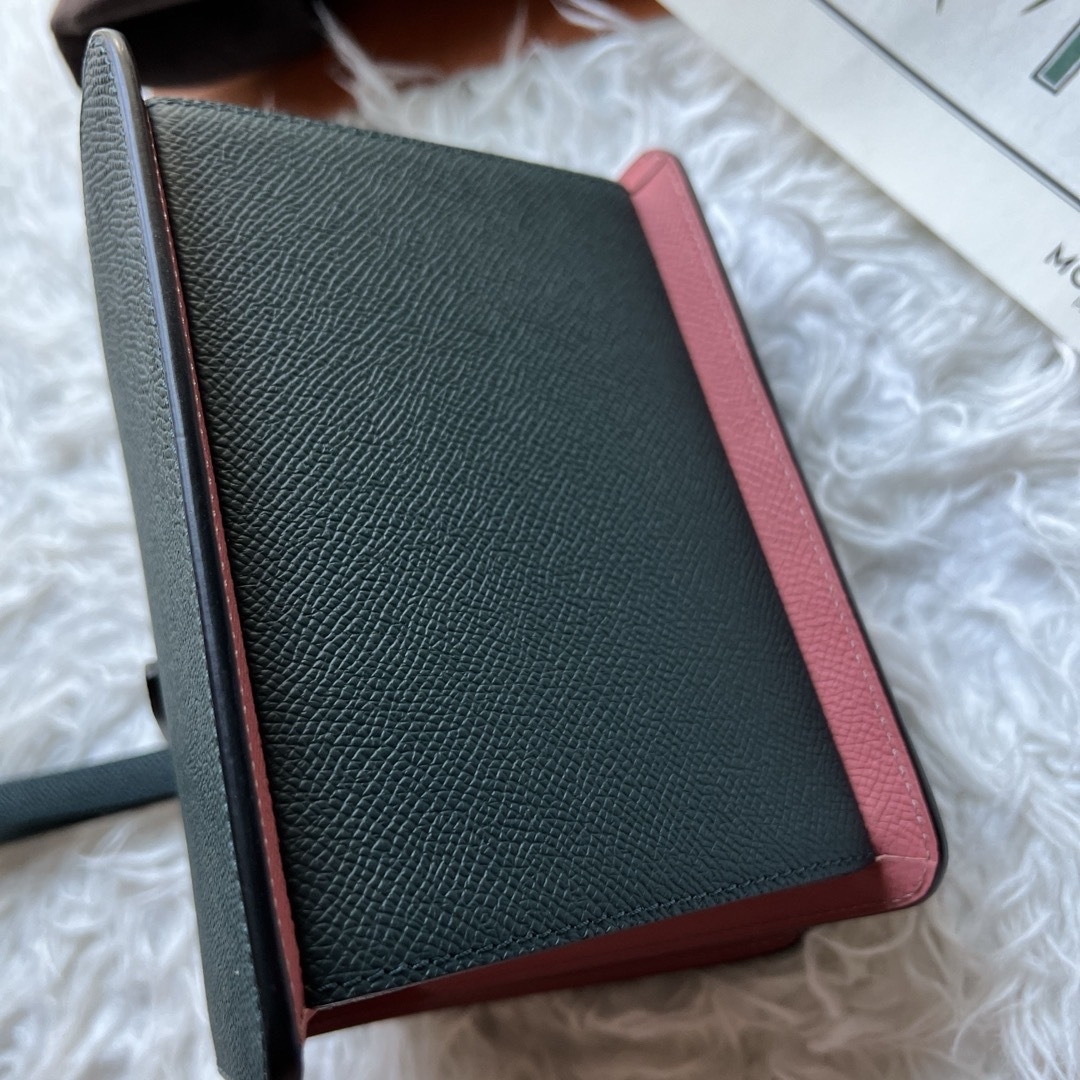 MOYNAT - 極美品 MOYNAT モワナ マドレーヌ クラッチ バニティ MOYNAT - 極美品 MOYNAT モワナ マドレーヌ クラッチ バニティ