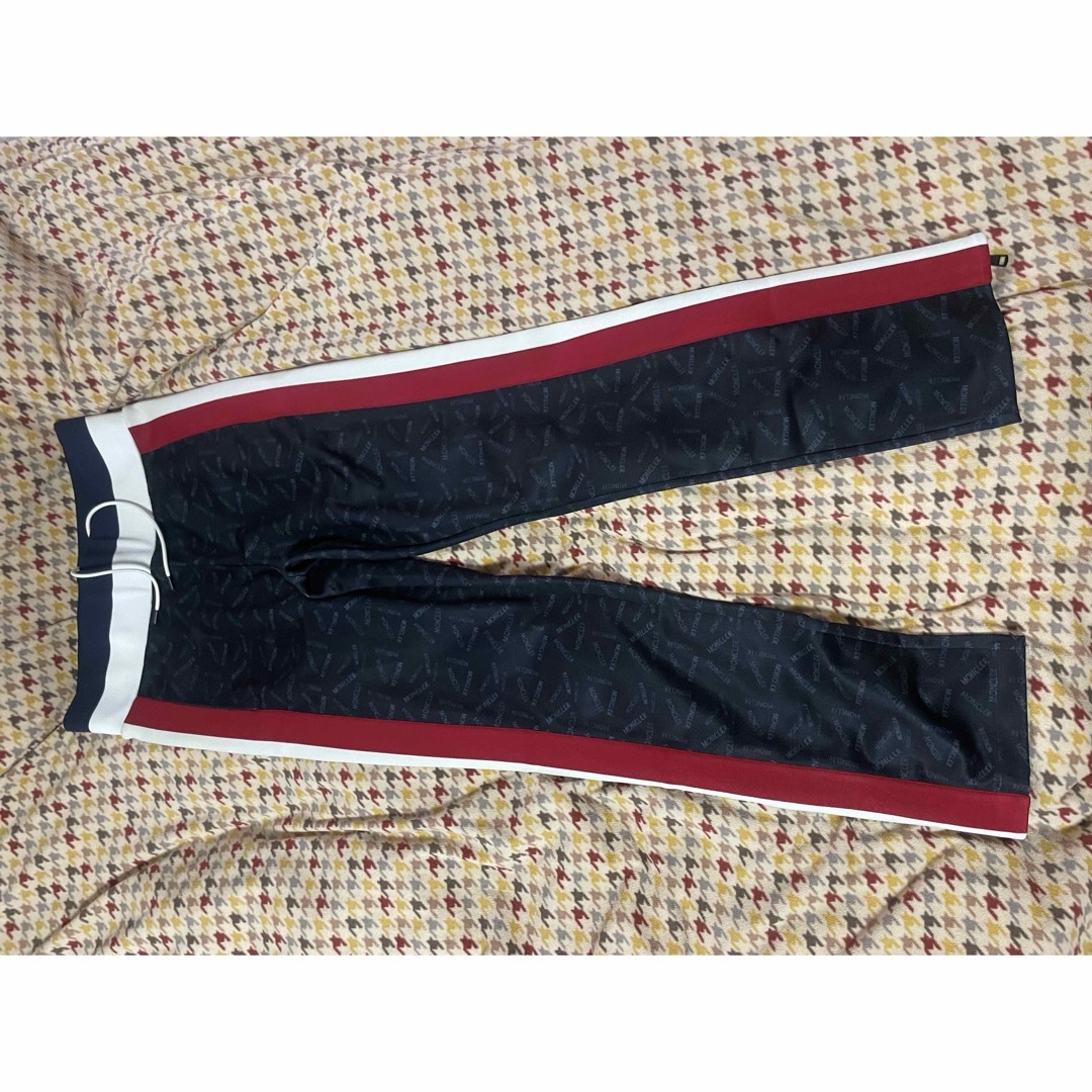 MONCLER - 新品 Lサイズ相当 MONCLER モンクレール セットアップ MONCLER - 新品 Lサイズ相当 MONCLER モンクレール セットアップ