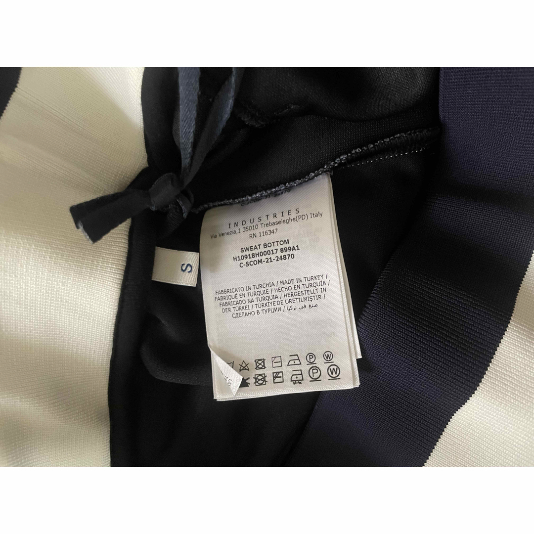 MONCLER - 新品 Lサイズ相当 MONCLER モンクレール セットアップ MONCLER - 新品 Lサイズ相当 MONCLER モンクレール セットアップ