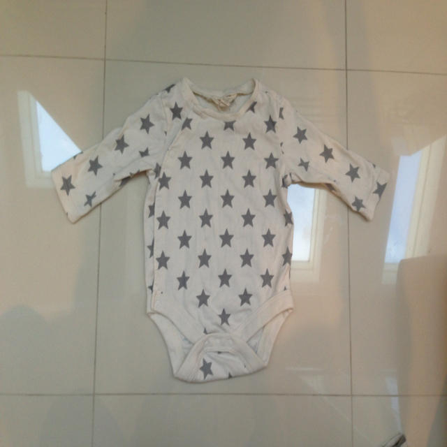 GAP(ギャップ)のbaby gapロンパース 2枚セット キッズ/ベビー/マタニティのベビー服(~85cm)(ロンパース)の商品写真