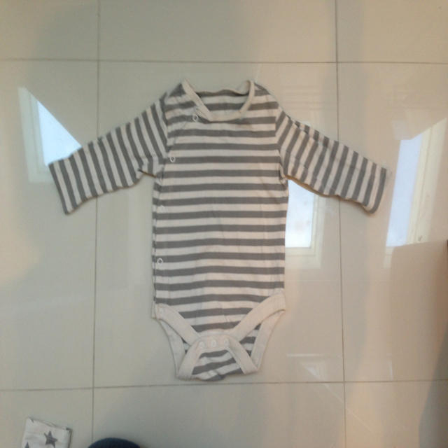 GAP(ギャップ)のbaby gapロンパース 2枚セット キッズ/ベビー/マタニティのベビー服(~85cm)(ロンパース)の商品写真