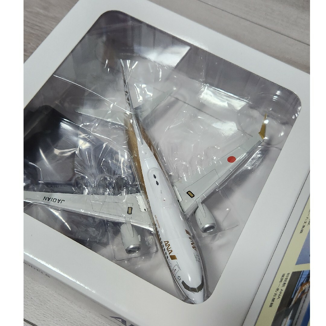 ANA ダイキャストモデル ゴールドジェットボーイング737-700 ANA ダイキャストモデル ゴールドジェットボーイング737-700