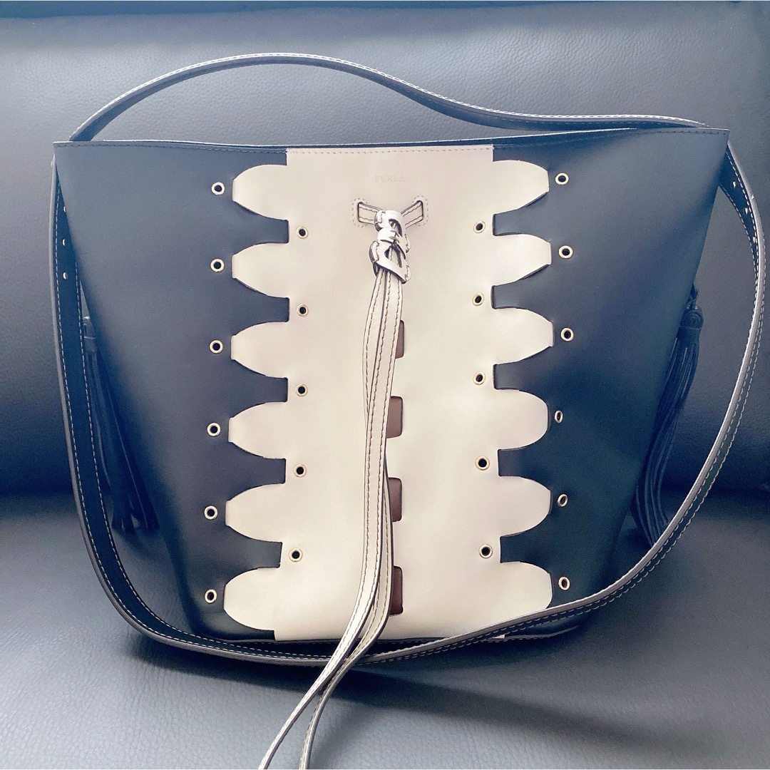 FURLA ショルダーバッグ レザー お洒落 ポーチ付 ハンドバッグ FURLA ショルダーバッグ レザー お洒落 ポーチ付 ハンドバッグ