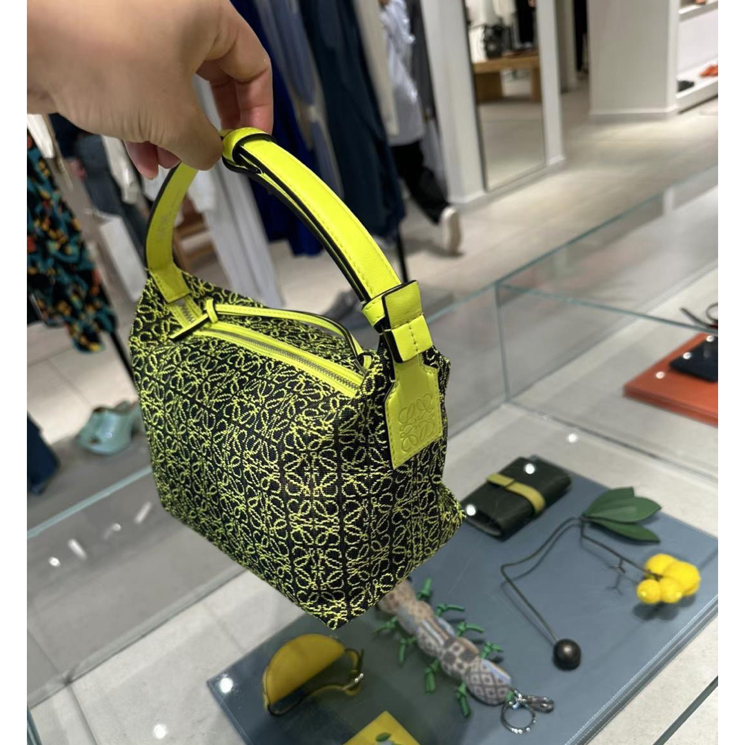 LOEWE - LOEWEロエベcubiキュービィ アナグラム ハンドバッグ LOEWE - LOEWEロエベcubiキュービィ アナグラム ハンドバッグ