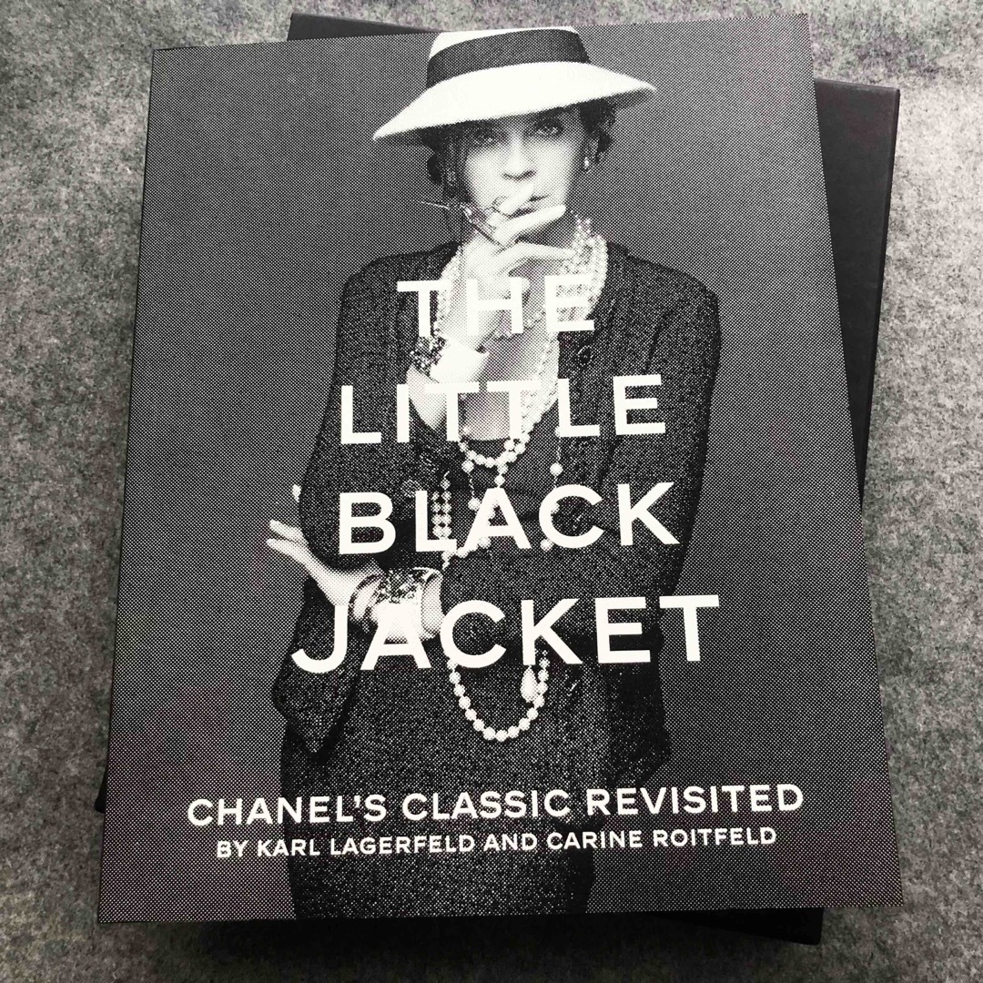 日本最大の CHANEL - BLACK LITTLE 写真集「THE カールラガーフェルド アート写真