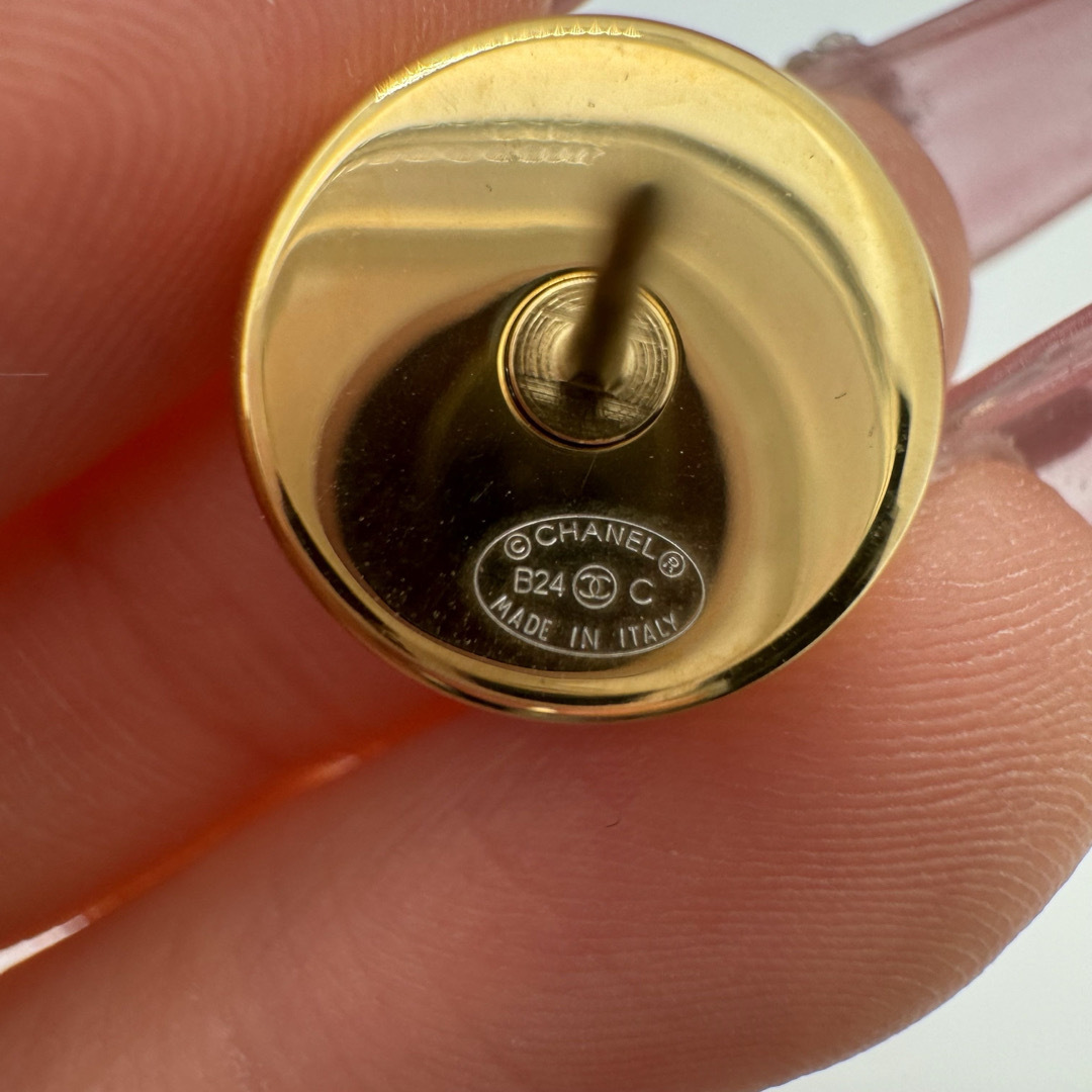 シャネル ピアス 新作 CHANEL PARIS ボタン型 ピアス シャネル ピアス 新作 CHANEL PARIS ボタン型 ピアス