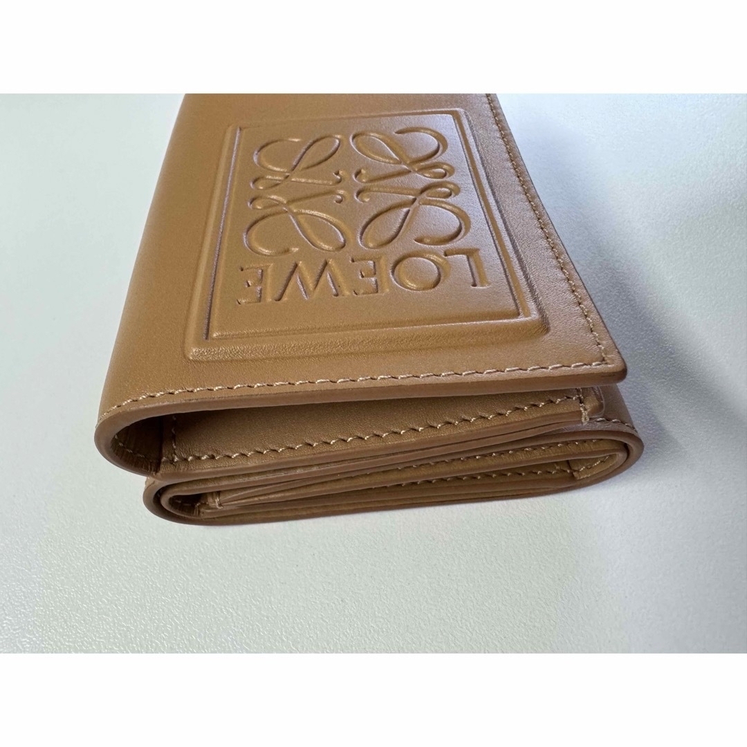 完全正規品/新品)LOEWE トライフォールドウォレット(サテンカーフ) 完全正規品/新品)LOEWE トライフォールドウォレット(サテンカーフ)