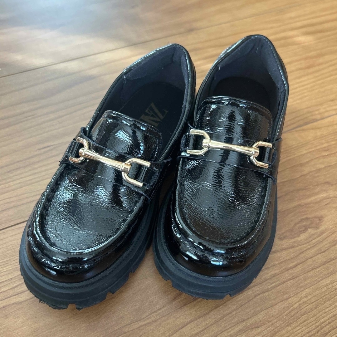 ZARA - 値下 ZARA キッズ エナメルローファー サイズ26の通販 by ZARA - 値下 ZARA キッズ エナメルローファー サイズ26の通販 by