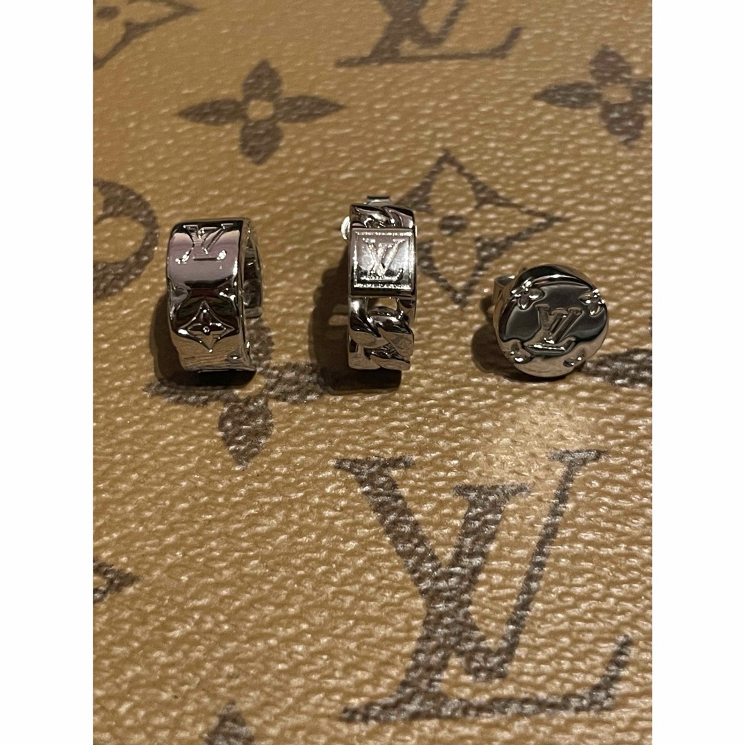 LOUIS VUITTON - 大幅定価以下 ルイヴィトン ピアス・LV LOUIS VUITTON - 大幅定価以下 ルイヴィトン ピアス・LV