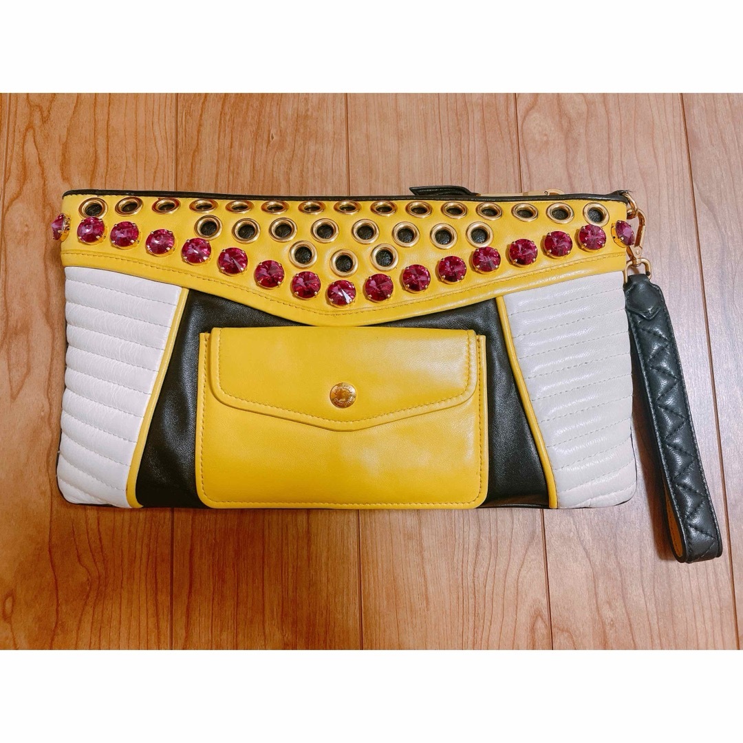 MIU MIU - ミュウミュウ 正規品 クラッチバッグ キルティング MIU MIU - ミュウミュウ 正規品 クラッチバッグ キルティング