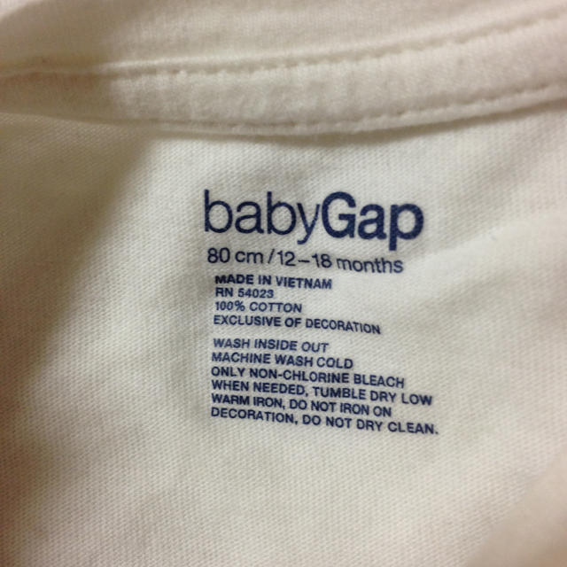 GAP(ギャップ)のGAPサングラスプリントTシャツ80cm キッズ/ベビー/マタニティのキッズ服女の子用(90cm~)(その他)の商品写真