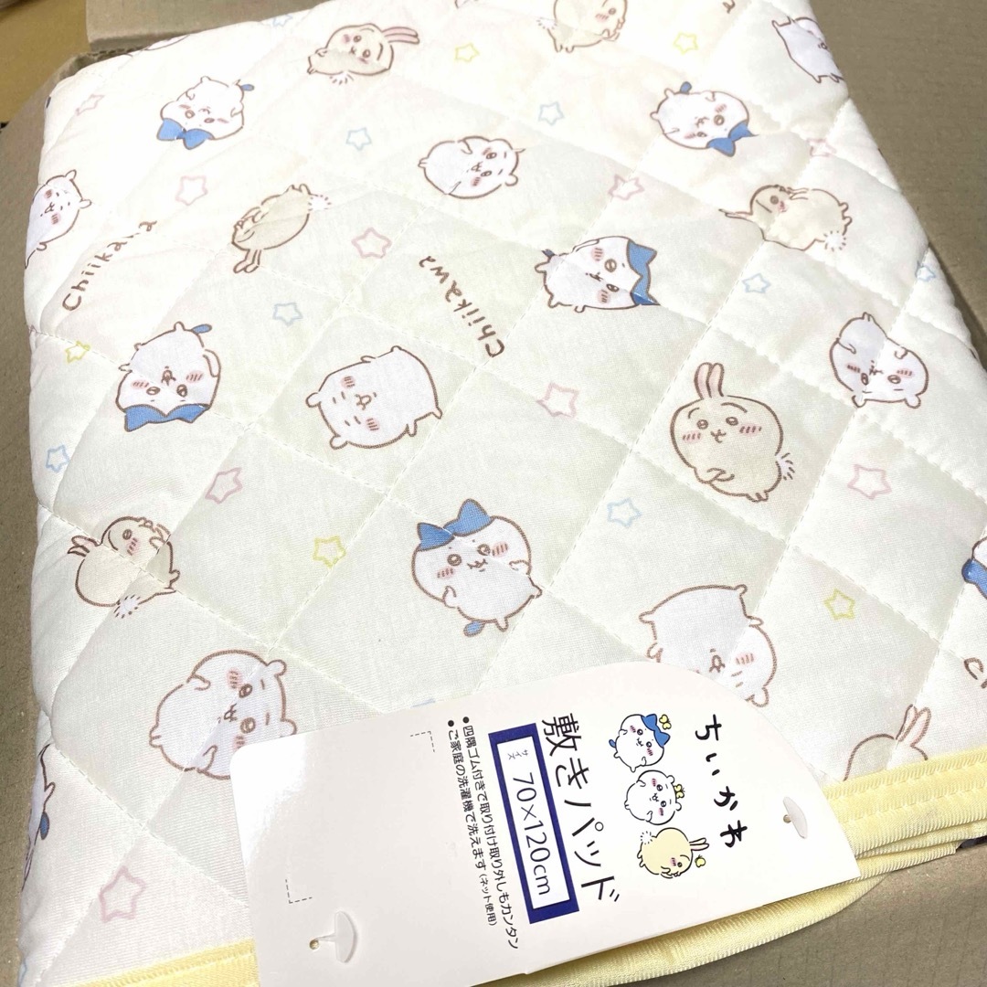 ちいかわ 敷きパット シーツ マット 布団 新品未使用 敷パッド キッズ/ベビー/マタニティの寝具/家具(ベビー布団)の商品写真