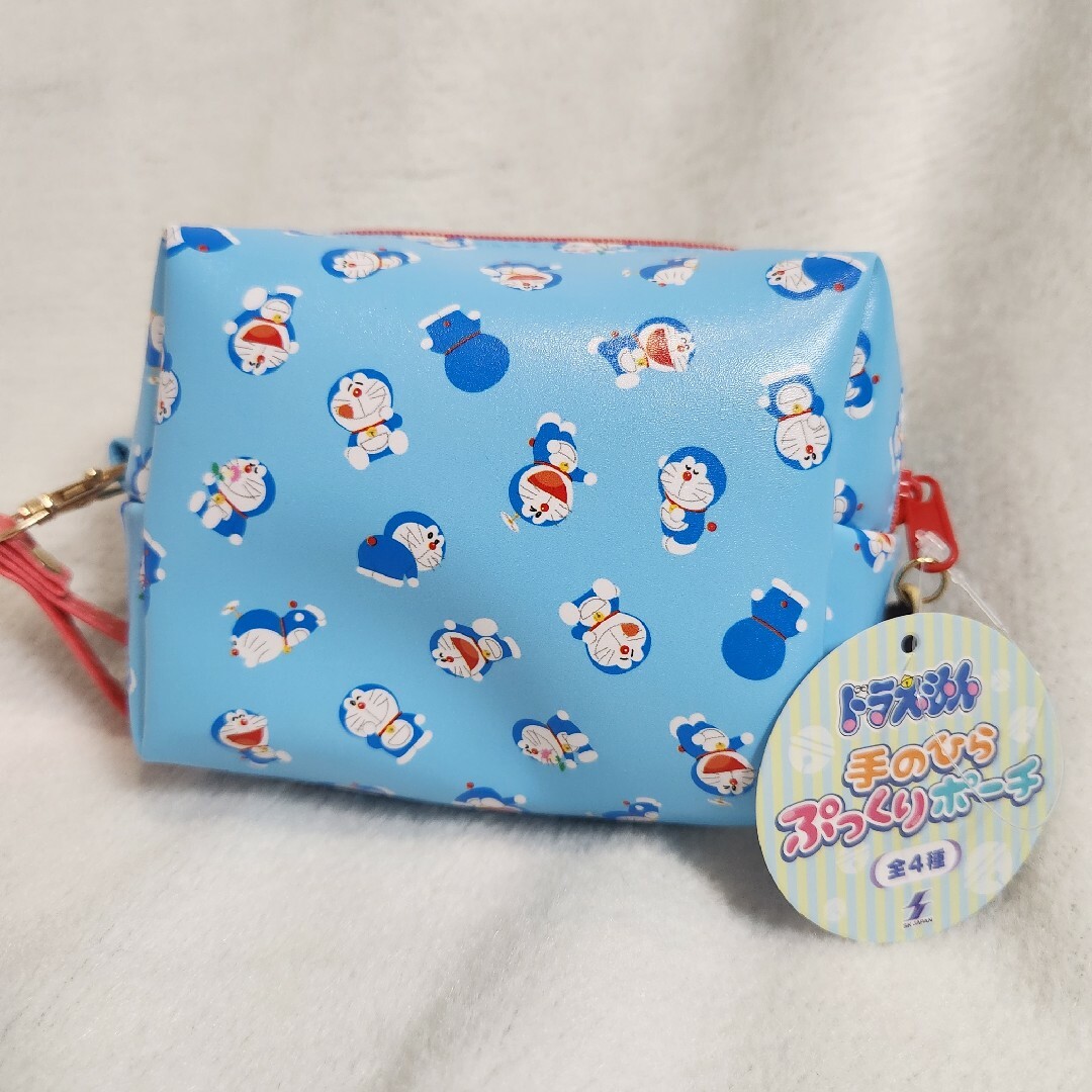 ドラえもん(ドラエモン)のドラえもん手のひらぷっくりポーチ エンタメ/ホビーのおもちゃ/ぬいぐるみ(キャラクターグッズ)の商品写真