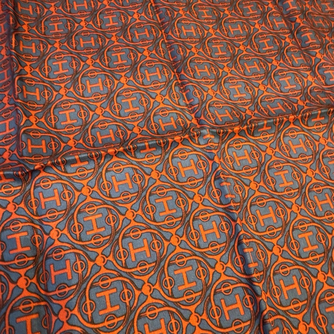 HERMES - HERMES エルメス プチカレ シルク ハンカチ ロゴ Hの HERMES - HERMES エルメス プチカレ シルク ハンカチ ロゴ Hの