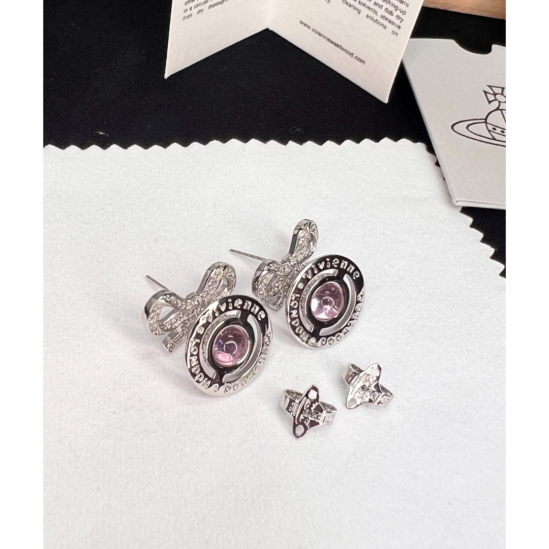 Vivienne Westwood(ヴィヴィアンウエストウッド)のあちぼ様専用 レディースのアクセサリー(ピアス)の商品写真