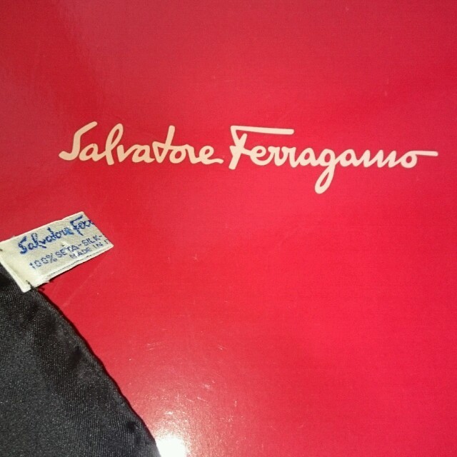 Salvatore Ferragamo(サルヴァトーレフェラガモ)の週末限定セール💰サルヴァトーレ・フェラガモ✨スカーフ レディースのファッション小物(バンダナ/スカーフ)の商品写真