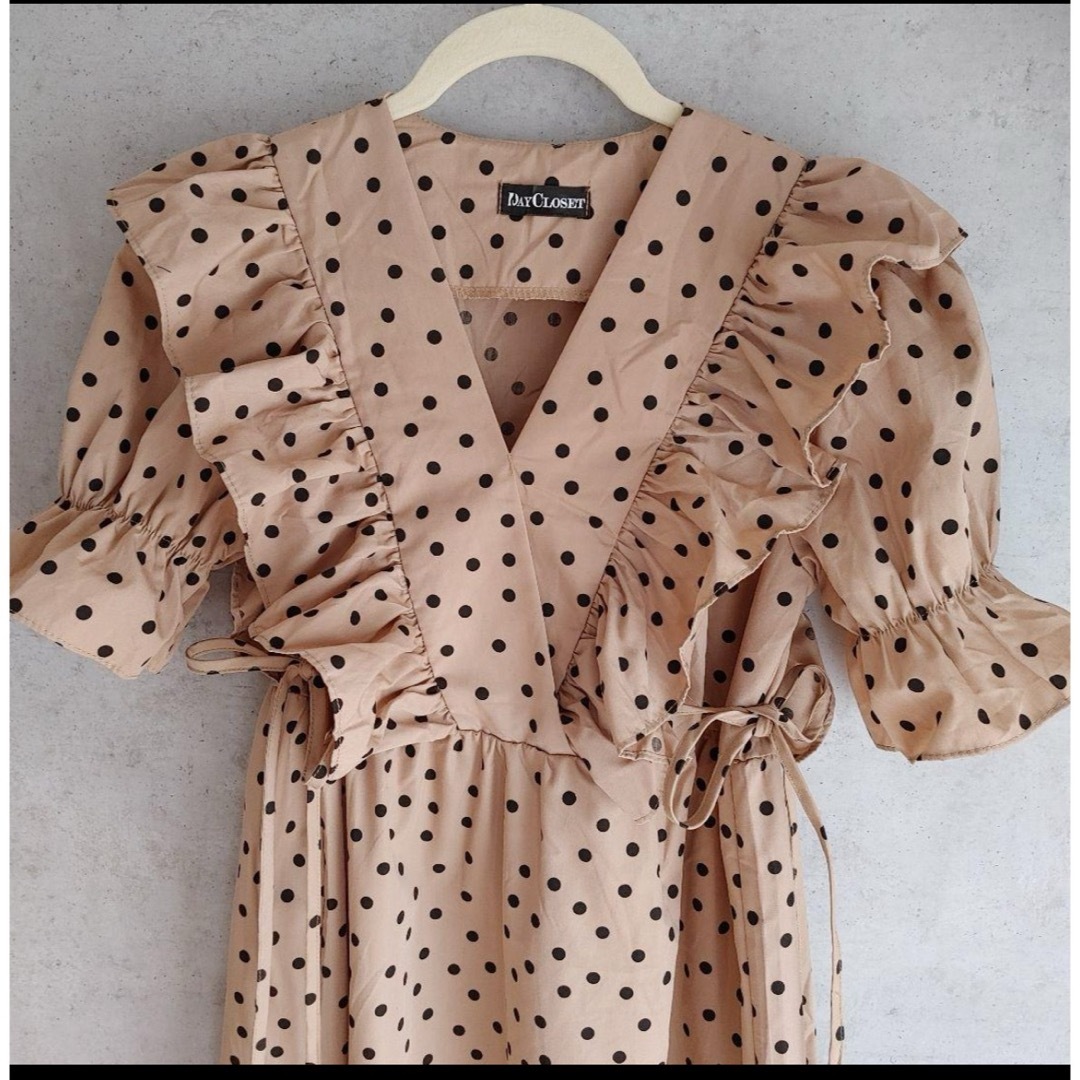 美品！DAY CLOSET 大人可愛い フリル×ドット　ロングワンピース　フリー レディースのワンピース(ロングワンピース/マキシワンピース)の商品写真