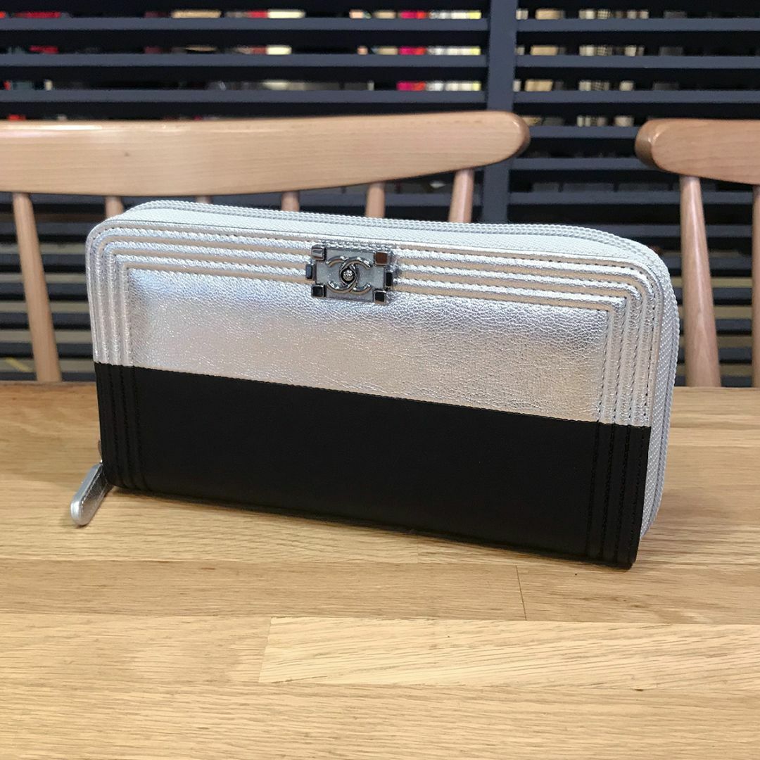 CHANEL - 新品同様 シャネル ボーイシャネル ラウンドファスナー長財布 バイカラー 銀色