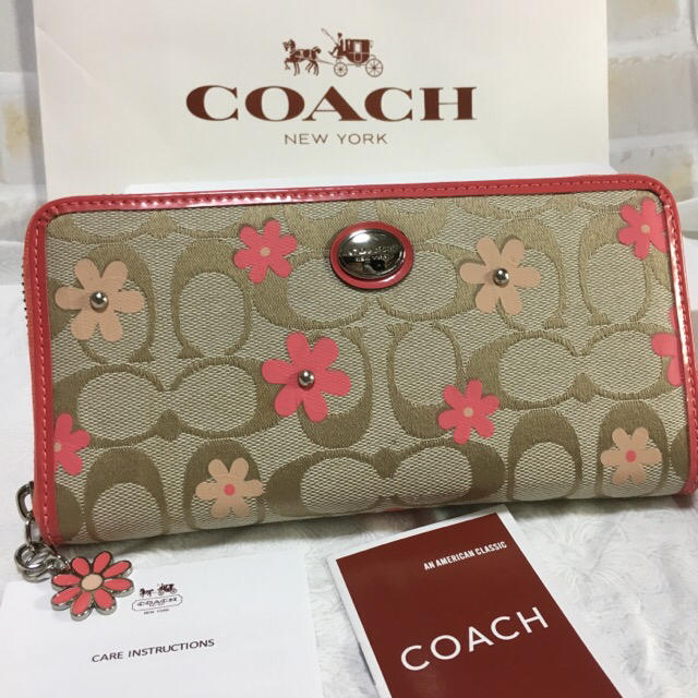 COACH(コーチ)のプレゼントにも❤️新品コーチ正規品ラウンドファスナー長財布フローラルデイジー レディースのファッション小物(財布)の商品写真