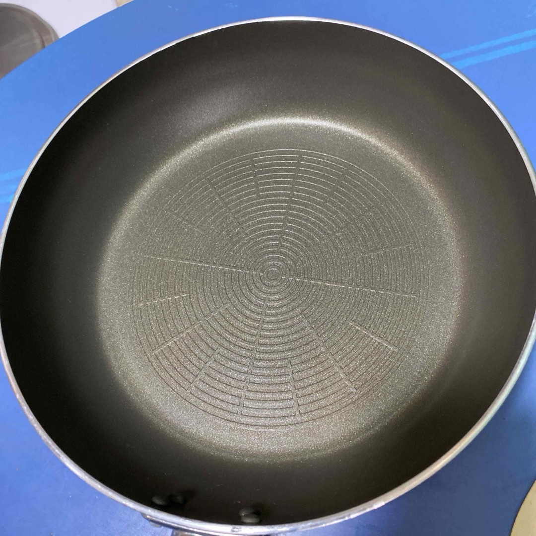 DUPONT - ニューシルバーストーンアルミフライパン24cmの通販 by DUPONT - ニューシルバーストーンアルミフライパン24cmの通販 by