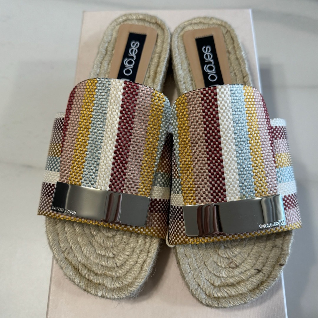 ☆新品☆【セルジオロッシ】フラットサンダル35 1/2・23cm前後 ☆新品☆【セルジオロッシ】フラットサンダル35 1/2・23cm前後
