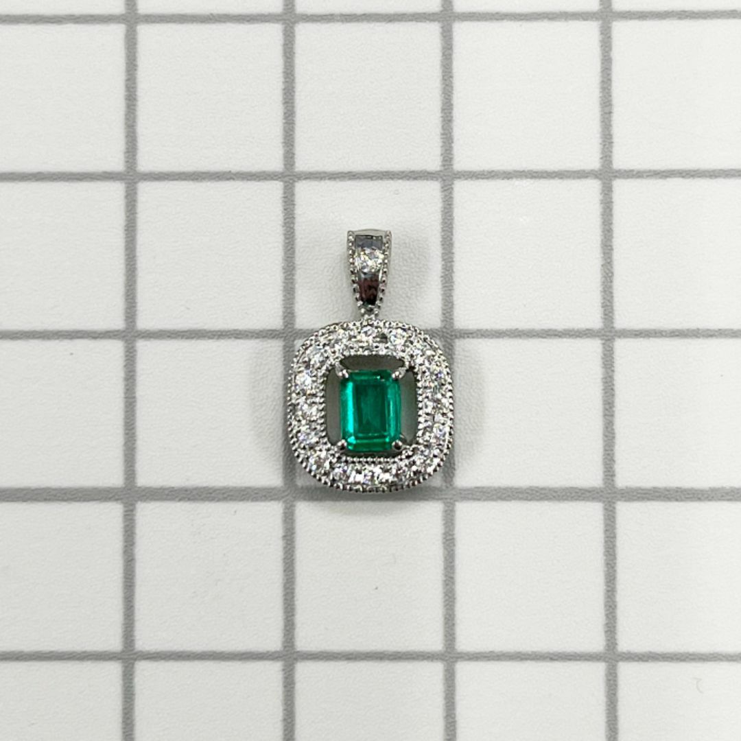 福袋 バースデイ 新品✨鑑定証有/運送無料]PT900(プラチナ) 天然エメラルド アクセサリー
