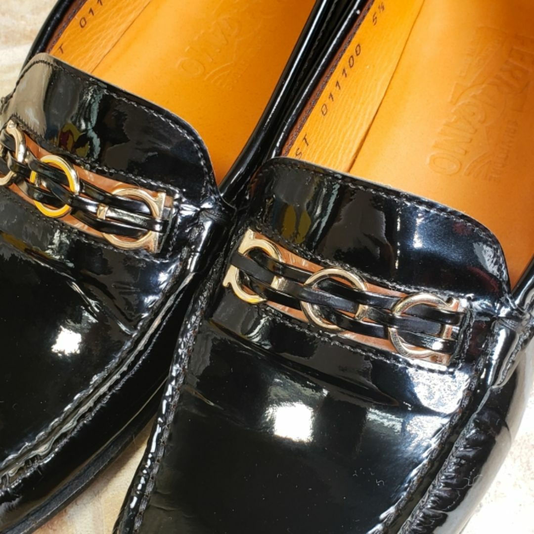 Salvatore Ferragamo - 美品 フェラガモ ☆ エナメルレザー Salvatore Ferragamo - 美品 フェラガモ ☆ エナメルレザー
