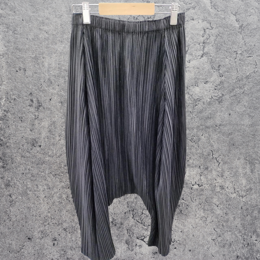 ISSEY MIYAKE サルエルパンツ プリーツ レディース 黒