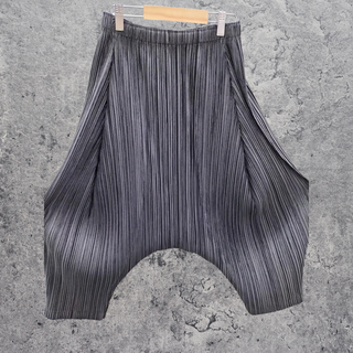 PLEATS PLEASE ISSEY MIYAKE(サルエルパンツ)のフリマアイテム一覧 PLEATS PLEASE ISSEY MIYAKE(サルエルパンツ)のフリマアイテム一覧