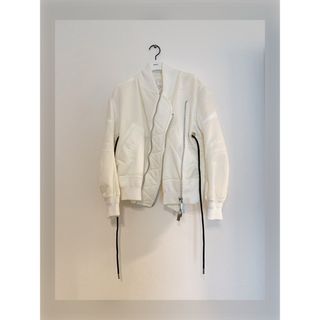 sacai(ブルゾン ・ ホワイト/白色系)のフリマアイテム一覧 sacai(ブルゾン ・ ホワイト/白色系)のフリマアイテム一覧