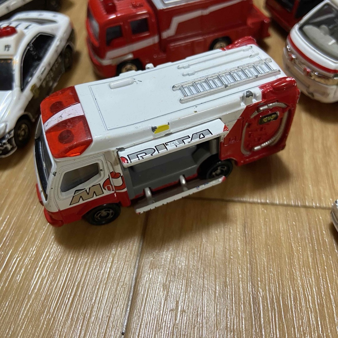 トミカシリーズ - トミカ 緊急車両 14個セット パトカー 白バイ トミカシリーズ - トミカ 緊急車両 14個セット パトカー 白バイ