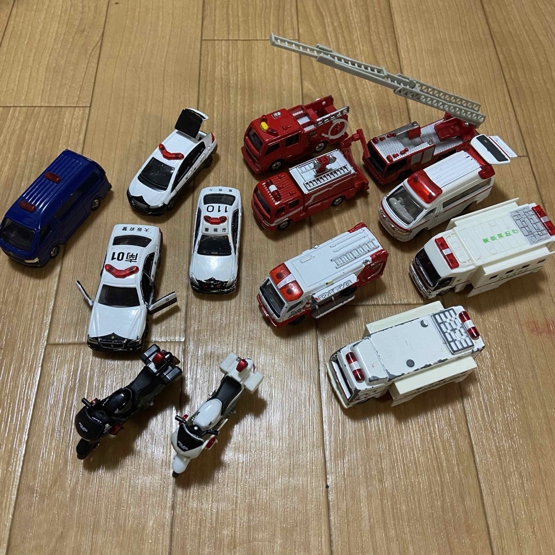 トミカシリーズ - トミカ 緊急車両 14個セット パトカー 白バイ トミカシリーズ - トミカ 緊急車両 14個セット パトカー 白バイ