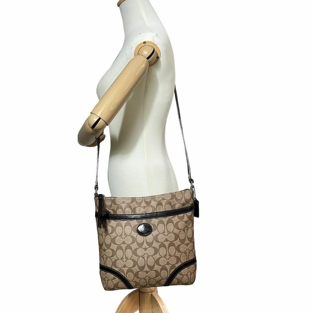 COACH - 極美品 未使用級 コーチ ショルダーバッグ シグネチャー COACH - 極美品 未使用級 コーチ ショルダーバッグ シグネチャー
