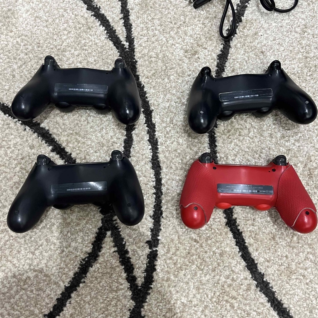 SONY PlayStation4 本体+コントローラー4つ(2個ジャンク含む) SONY PlayStation4 本体+コントローラー4つ(2個ジャンク含む)