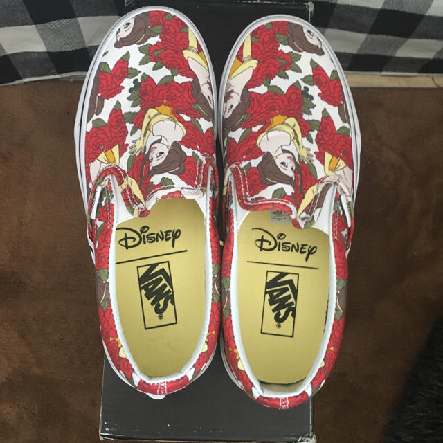 VANS(ヴァンズ)の【新品】VANS×Disneyコラボ 美女と野獣（23.5㎝） レディースの靴/シューズ(スリッポン/モカシン)の商品写真